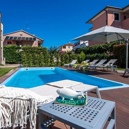 Villa Francesco ロヴィニ エクステリア 写真